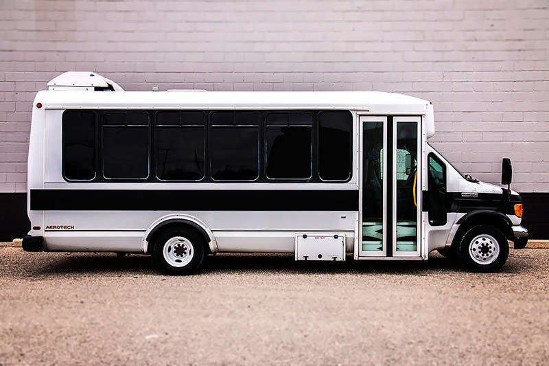 Oakland bus rental